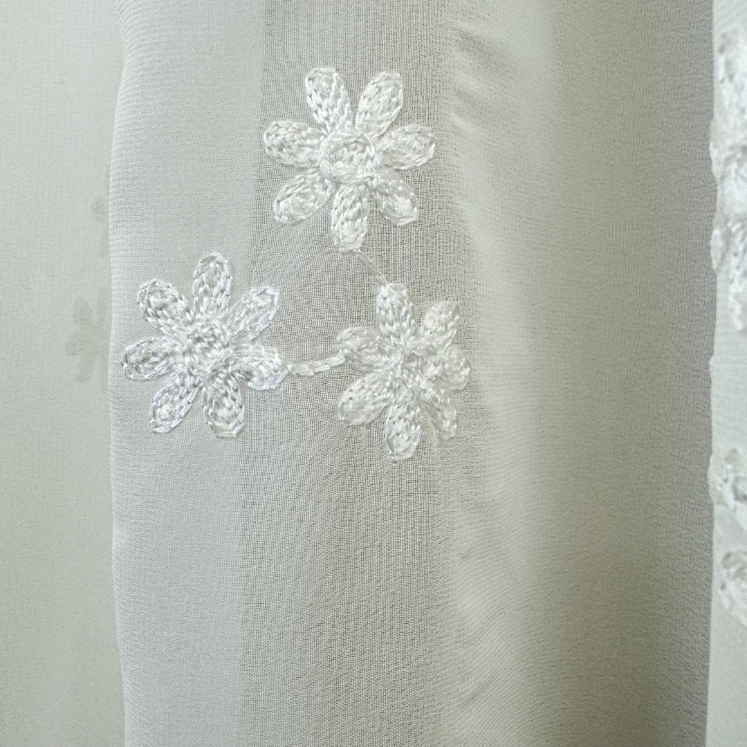 Poze Perdea Anabelle din Voal Brodat, model cu flori, Alb, 140cm latime x 260cm inaltime, cu rejansa pt bara cumparamisim.ro