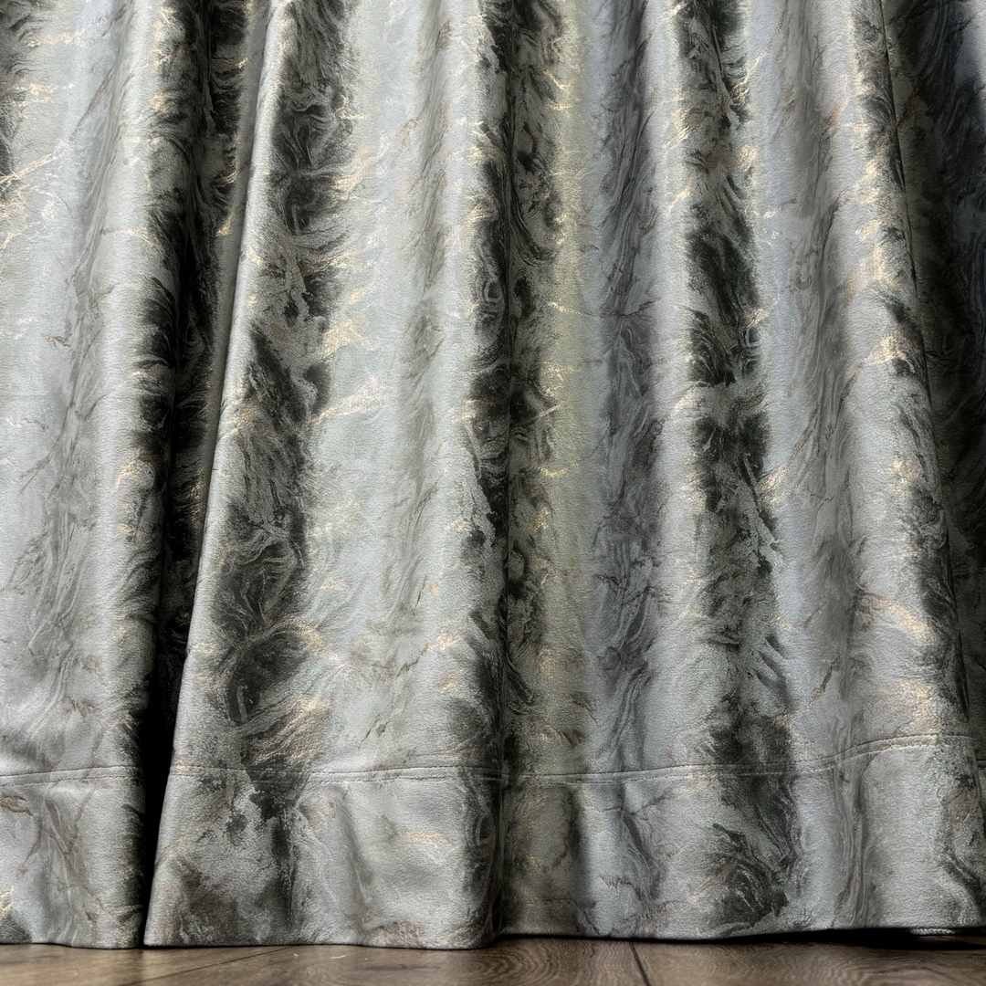 Poze Draperie Catifea MYKONOS cu valuri rafinate aurii, Gri mediu - V4, 140cm latime x 260cm inaltime, cu tiv lat pt bara cumparamisim.ro