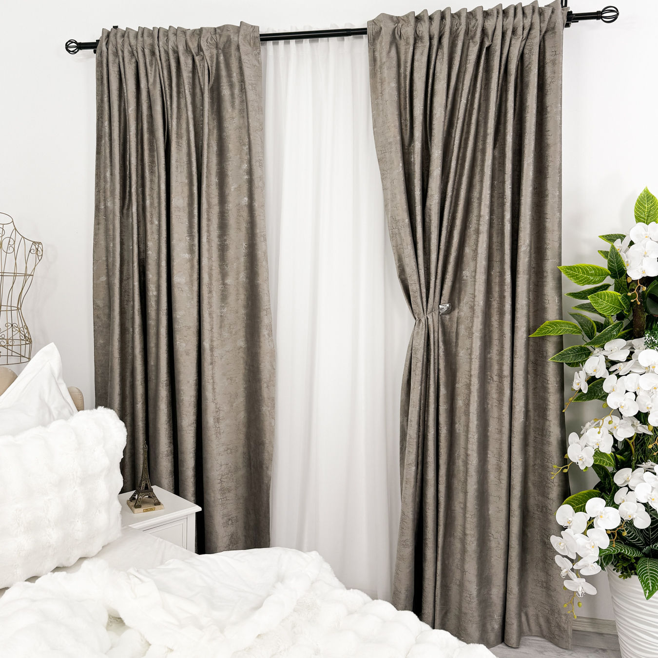 Poze Set 2 Draperii Catifea cu insertii metalizate, Gri cenusiu - V31, 140cm latime x 260cm inaltime, cu tiv lat pt bara cumparamisim.ro