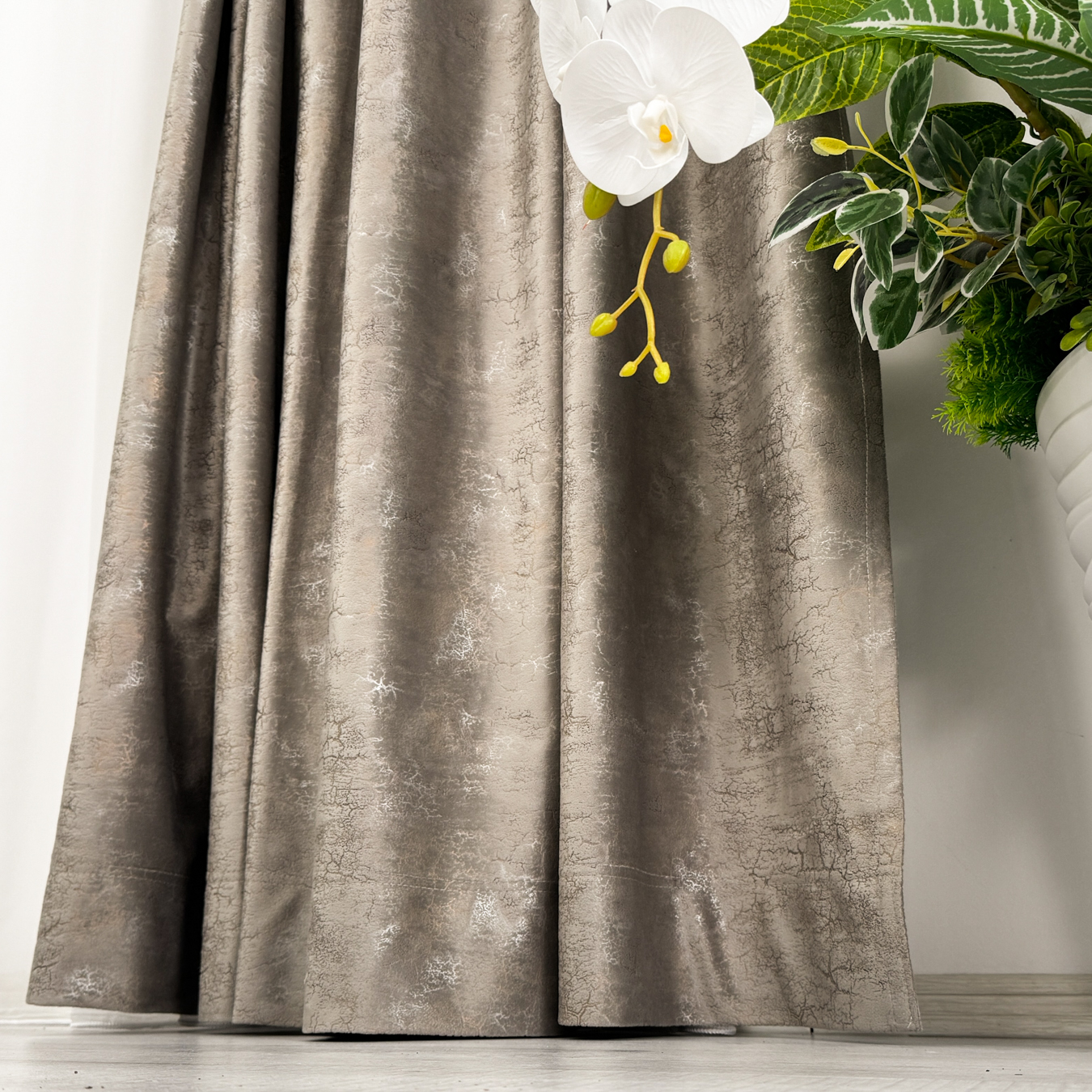 Poze Set 2 Draperii Catifea cu insertii metalizate, Gri cenusiu - V31, 140cm latime x 260cm inaltime, cu tiv lat pt bara cumparamisim.ro