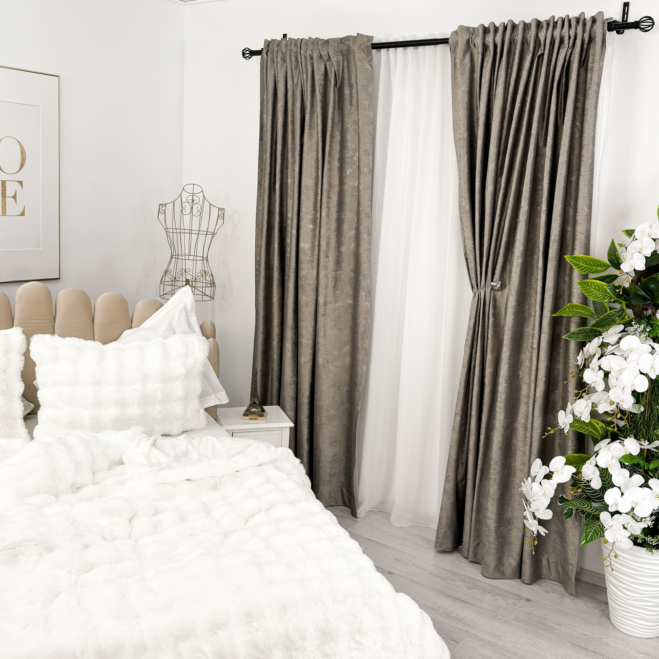 Poze Set 2 Draperii Catifea cu insertii metalizate, Gri cenusiu - V31, 140cm latime x 260cm inaltime, cu tiv lat pt bara cumparamisim.ro