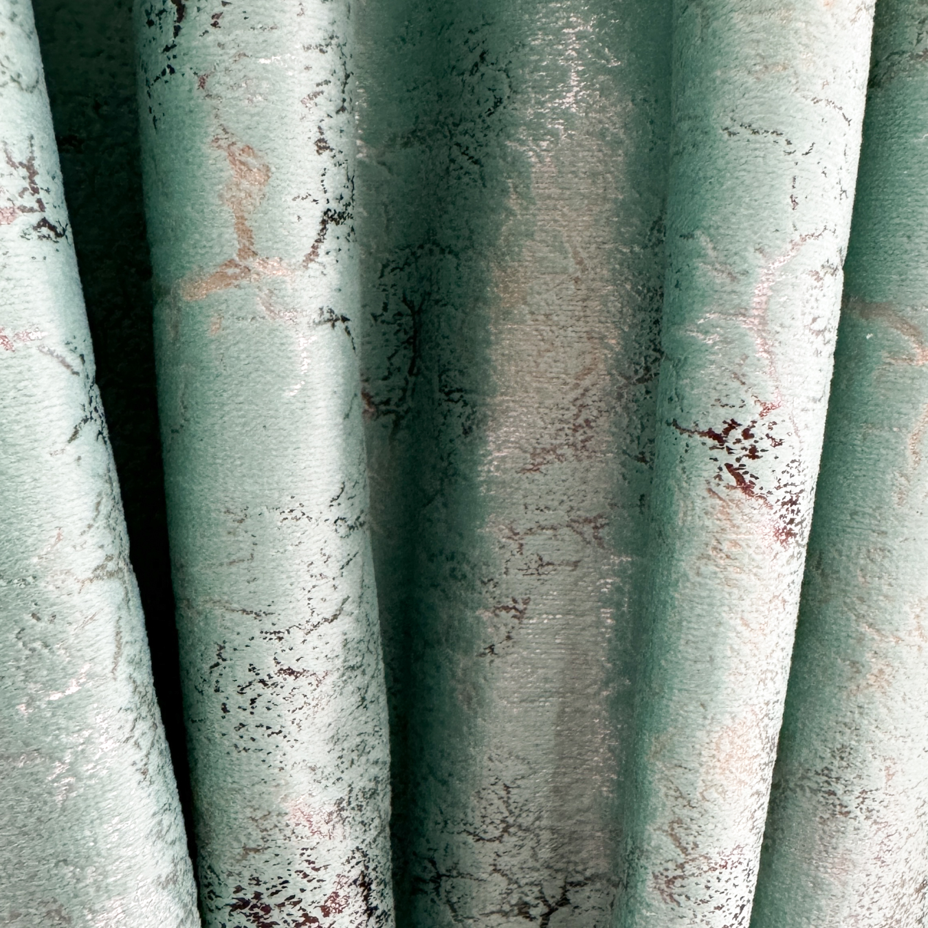 Poze Set 2 Draperii Catifea cu insertii metalizate, Menta - V21, 140cm latime x 260cm inaltime, cu tiv lat pt bara cumparamisim.ro