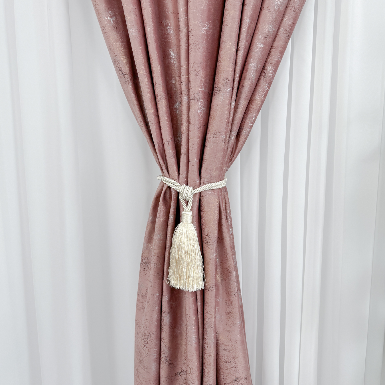 Poze Set 2 Draperii Catifea cu insertii metalizate, Roz - V17, 140cm latime x 260cm inaltime, cu tiv lat pt bara cumparamisim.ro