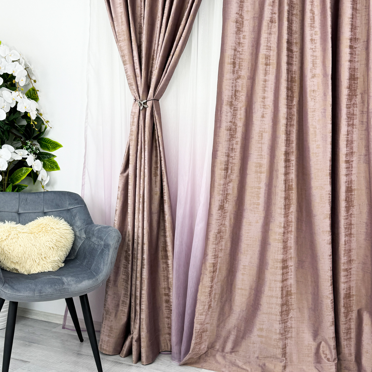 Poze Set 2 Draperii Catifea cu model Venti, Lila, 140cm latime x 260cm inaltime, cu tiv lat pt bara cumparamisim.ro