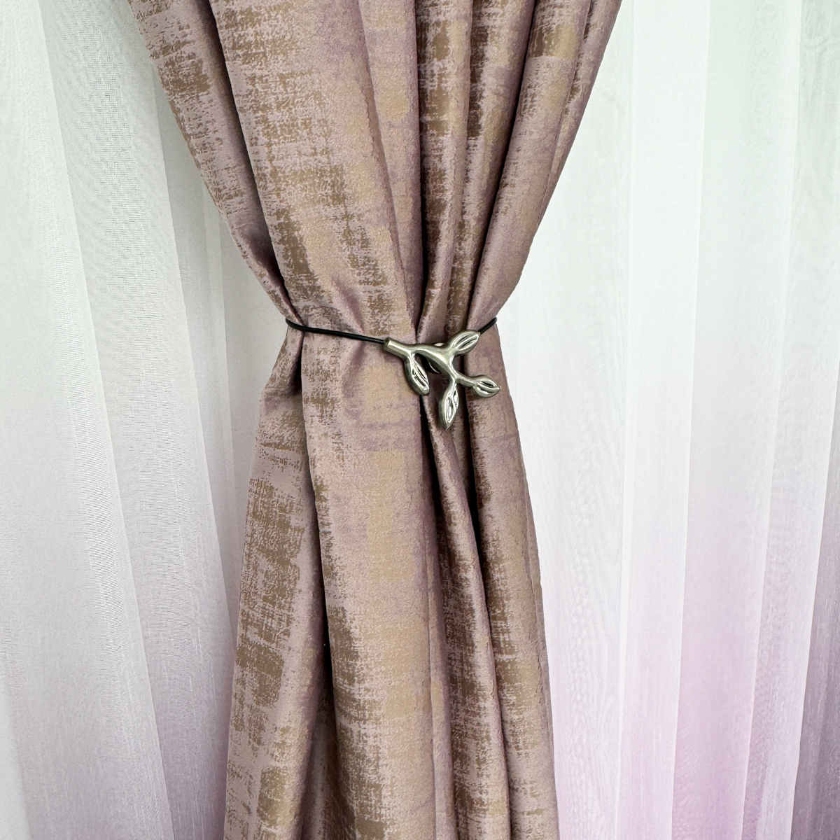 Poze Set 2 Draperii Catifea cu model Venti, Lila, 140cm latime x 260cm inaltime, cu tiv lat pt bara cumparamisim.ro