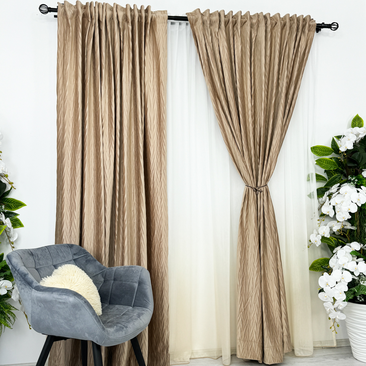 Poze Set 2 Draperii din Catifea Plisata cu opacitate ridicata, Bej gold, 140cm latime x 260cm inaltime, cu tiv lat pt bara cumparamisim.ro