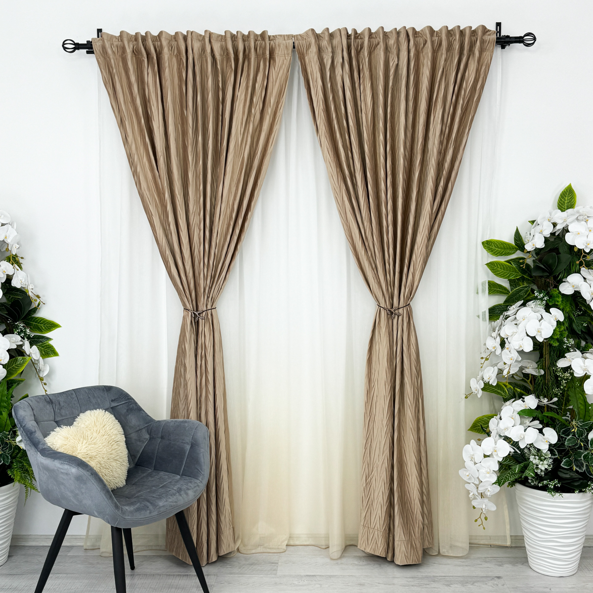 Poze Set 2 Draperii din Catifea Plisata cu opacitate ridicata, Bej gold, 140cm latime x 260cm inaltime, cu tiv lat pt bara cumparamisim.ro