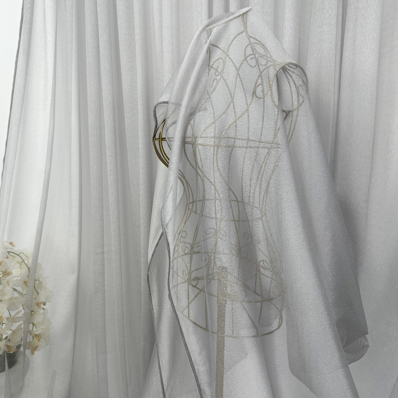 Poze Perdea Monalisa din tulle si matase, gri argintiu, 140cm latime x 260cm inaltime, cu rejansa pt bara cumparamisim.ro