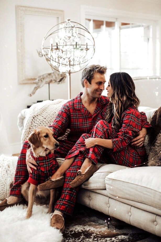 Poze Set pijamale pentru cuplu din Satin Craciun cu vipusca rosie cumparamisim.ro