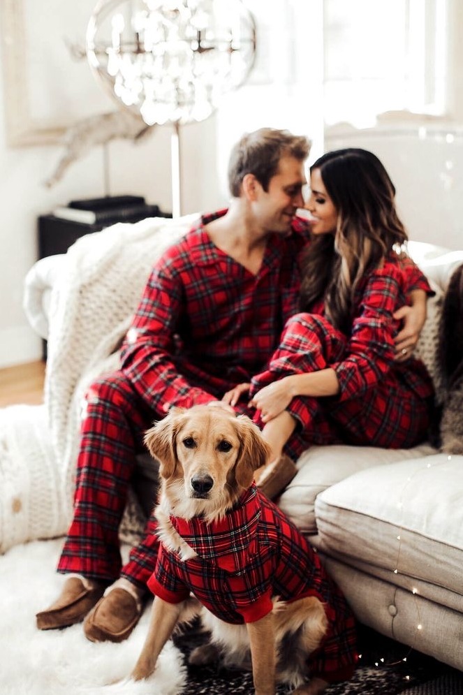 Poze Set pijamale pentru cuplu din Satin Craciun cu vipusca rosie cumparamisim.ro