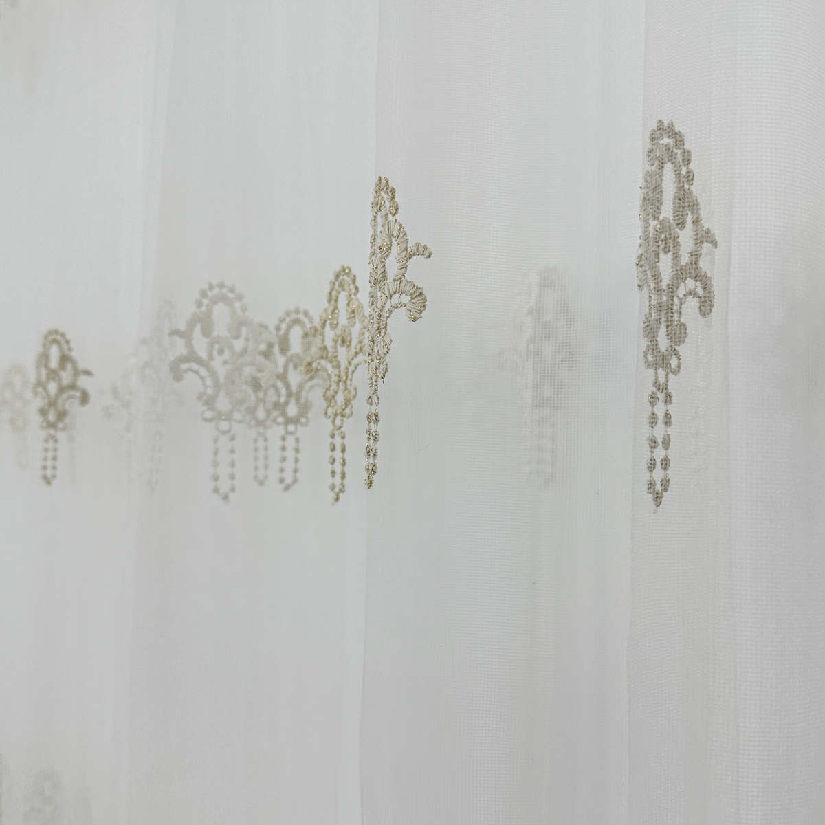 Poze Perdea Emerald din Tulle cu Broderie, model elegant, Alb - Bej, 140cm latime x 260cm inaltime, cu rejansa pt bara cumparamisim.ro