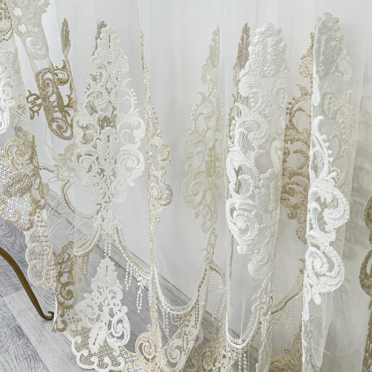 Poze Perdea Emerald din Tulle cu Broderie, model elegant, Alb - Bej, 140cm latime x 260cm inaltime, cu rejansa pt bara cumparamisim.ro