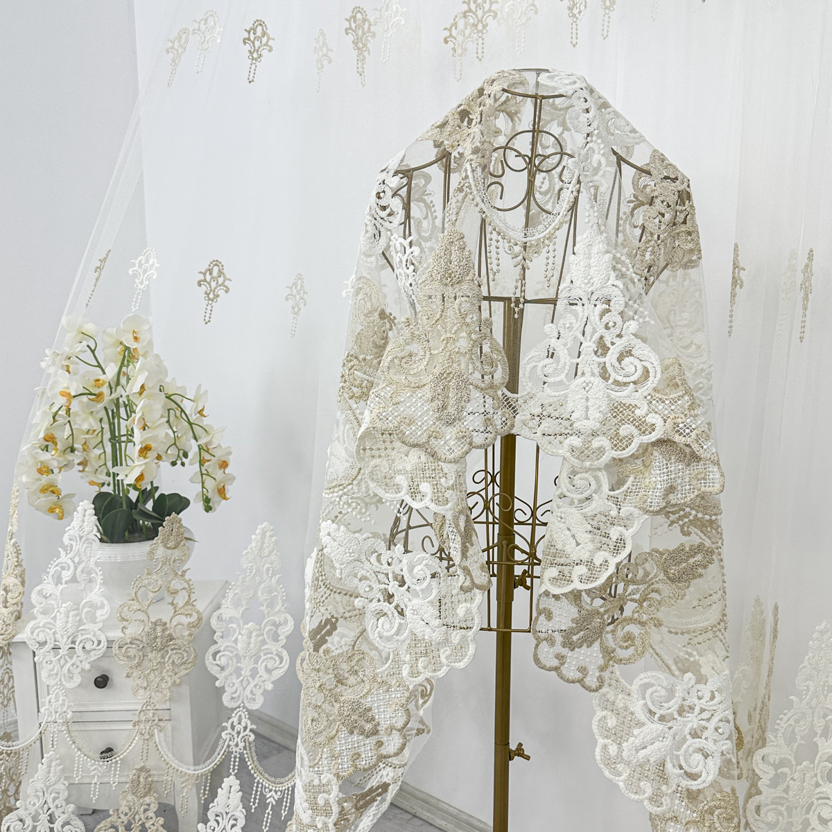 Poze Perdea Emerald din Tulle cu Broderie, model elegant, Alb - Bej, 140cm latime x 260cm inaltime, cu rejansa pt bara cumparamisim.ro