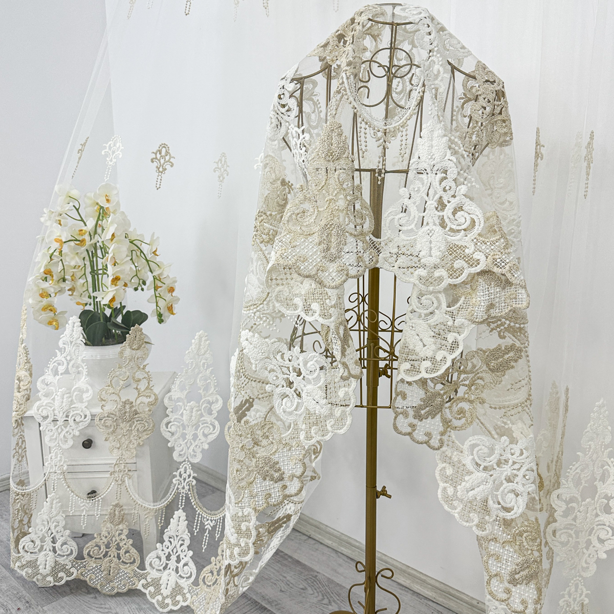 Poze Perdea Emerald din Tulle cu Broderie, model elegant, Alb - Bej, 140cm latime x 260cm inaltime, cu rejansa pt bara cumparamisim.ro