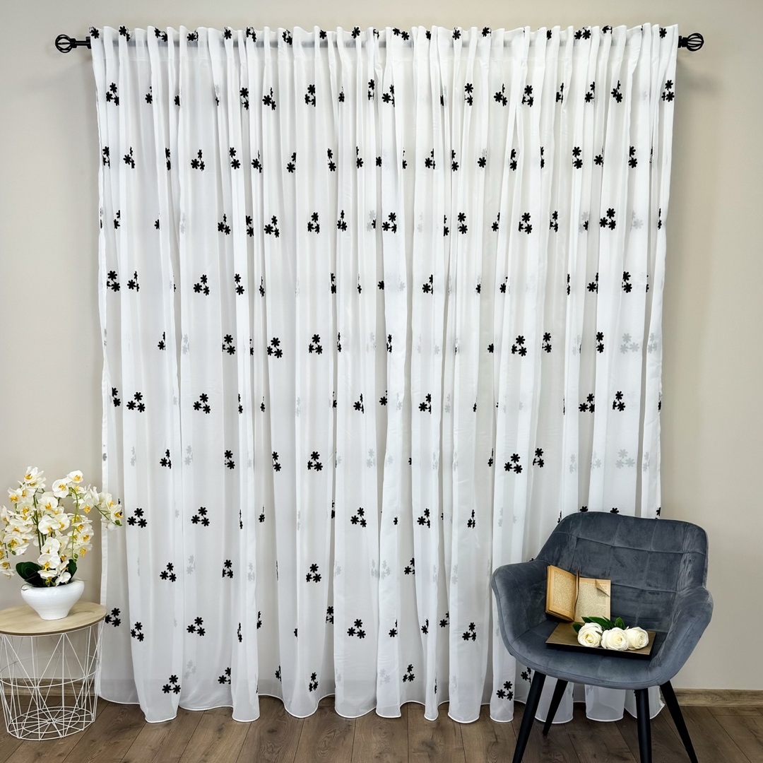 Poze Perdea Anabelle din Voal Brodat , model cu flori negre, Alb, 100cm latime x 260cm inaltime, cu rejansa pt bara cumparamisim.ro