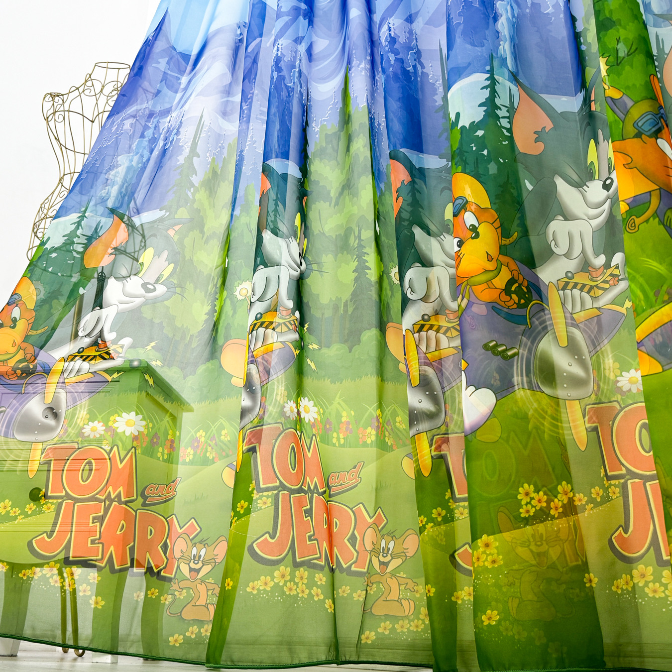 Poze Perdea pentru copii din matase, Tom si Jerry, 100cm latime x 260cm inaltime, cu rejansa pt bara cumparamisim.ro