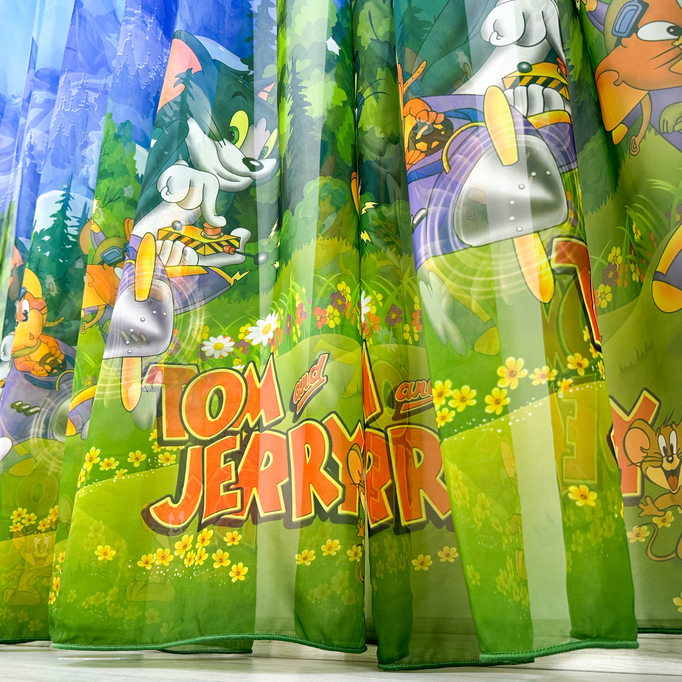 Poze Perdea pentru copii din matase, Tom si Jerry, 100cm latime x 260cm inaltime, cu rejansa pt bara cumparamisim.ro