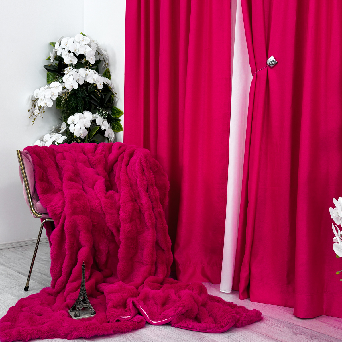 Poze Set 2 Draperii Soft Touch, cu Aspect Fin si Tenta Satinata, 140cm latime x 260cm inaltime, cu TIV LAT, Fuchsya cumparamisim.ro