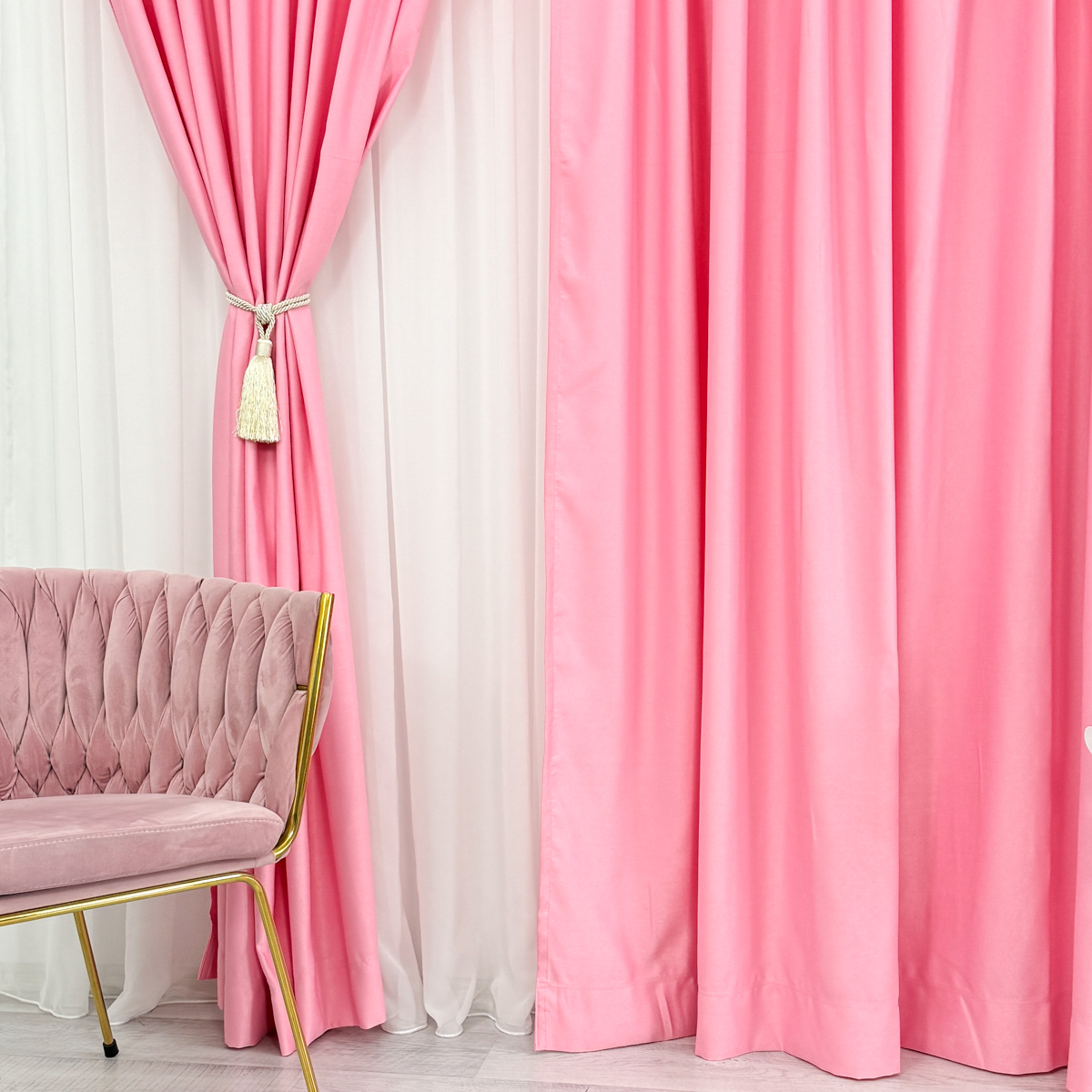 Poze Set 2 Draperii Soft Touch, cu Aspect Fin si Tenta Satinata, 140cm latime x 260cm inaltime, cu TIV LAT, Roz cumparamisim.ro