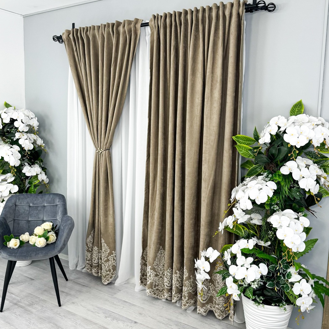 Poze Set 2 Draperii Blackout 80%, din Catifea cu Broderie, 140cm latime x 260cm inaltime, cu TIV LAT, Elite V2, Bej cumparamisim.ro