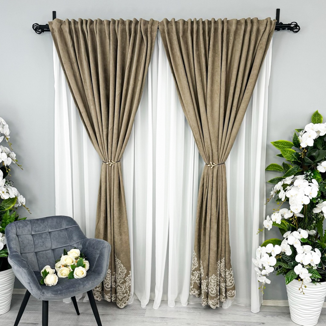 Poze Set 2 Draperii Blackout 80%, din Catifea cu Broderie, 140cm latime x 260cm inaltime, cu TIV LAT, Elite V2, Bej cumparamisim.ro