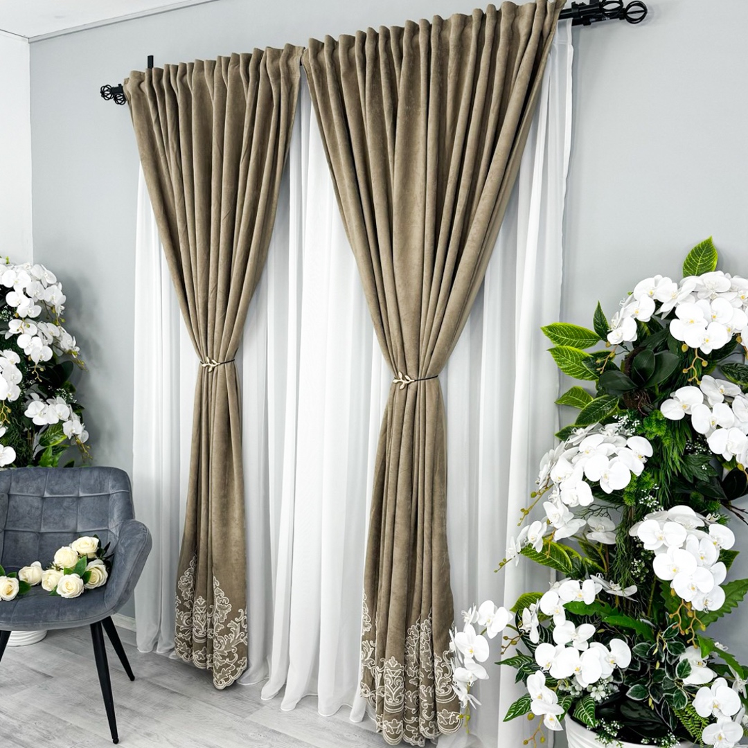 Poze Set 2 Draperii Blackout 80%, din Catifea cu Broderie, 140cm latime x 260cm inaltime, cu TIV LAT, Elite V2, Bej cumparamisim.ro
