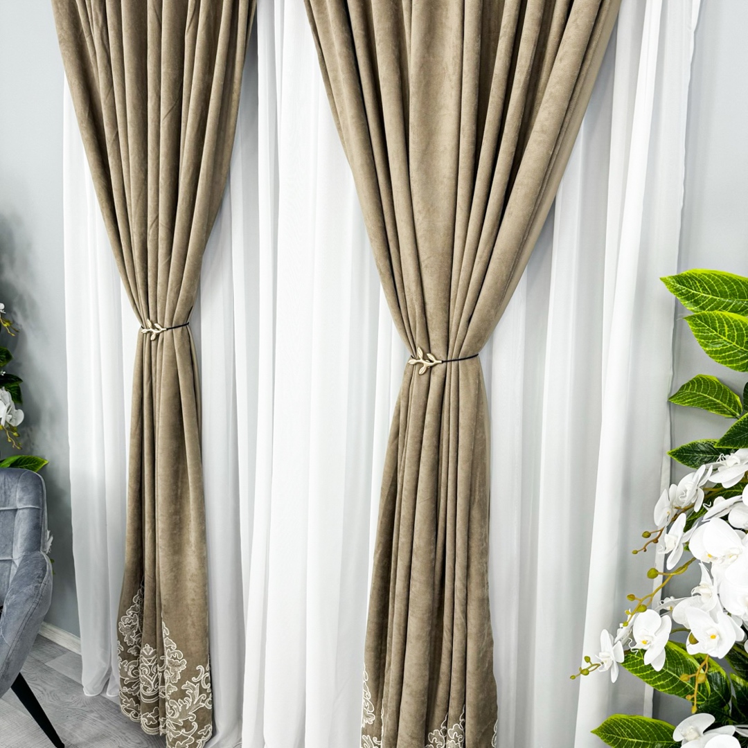 Poze Set 2 Draperii Blackout 80%, din Catifea cu Broderie, 140cm latime x 260cm inaltime, cu TIV LAT, Elite V2, Bej cumparamisim.ro