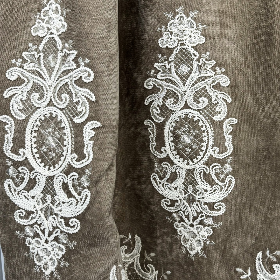 Poze Set 2 Draperii Blackout 80%, din Catifea cu Broderie, 140cm latime x 260cm inaltime, cu TIV LAT, Elite V3, Bej cumparamisim.ro