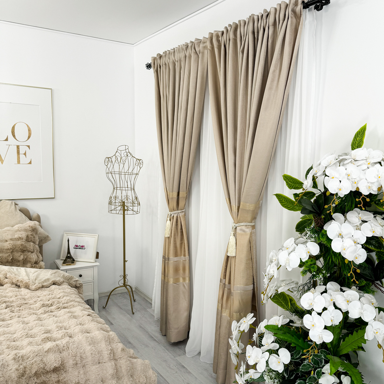 Poze Set 2 Draperii Elite, Satinata, Texturata, Bej cu Auriu, 140cm latime x 260cm inaltime, cu tiv lat pt bara cumparamisim.ro