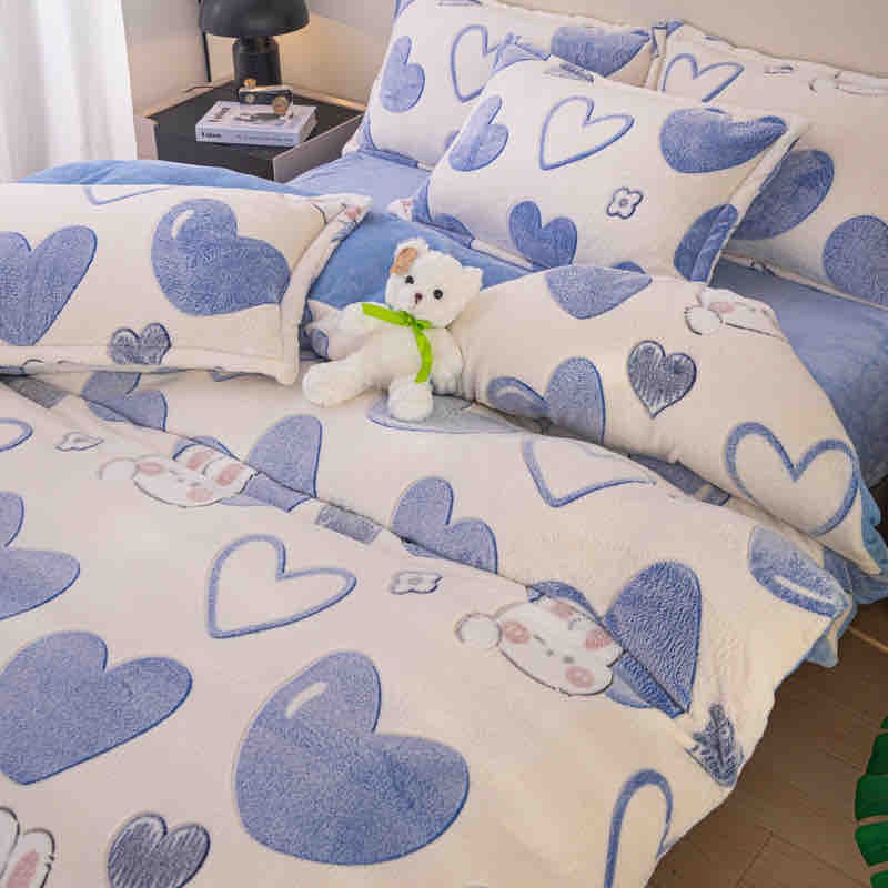 Poze Lenjerie pat dublu, Super Pufoasa COCOLINO,cu ELASTIC, 4 piese, Jojo Home, Alb, Bleu, Inimioare cumparamisim.ro