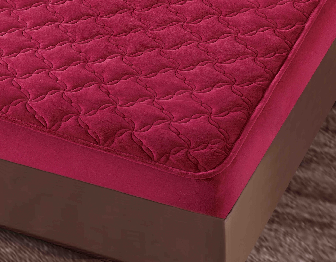 Poze Husã matlasatã tip topper din catifea, 140x200cm + 2 fete de perna 50x70cm, Rosu cumparamisim.ro