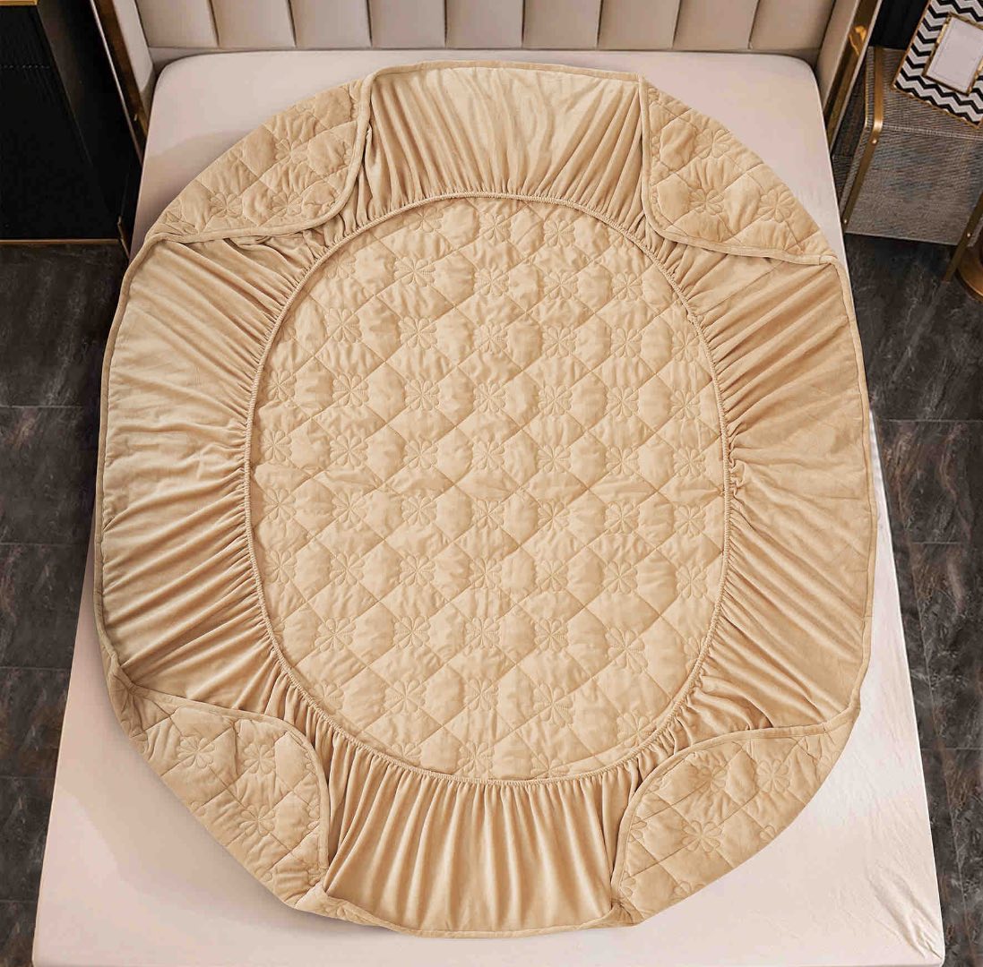 Poze Husã matlasatã tip topper din catifea, 140x200cm + 2 fete de perna 50x70cm, Bej cumparamisim.ro