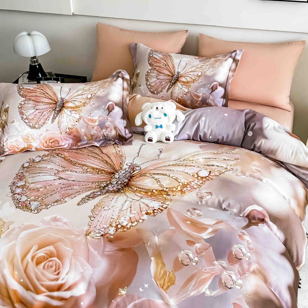 Poze Lenjerie pat dublu, FINET, Imprimeu Digital 5D - Identic cu poza, Cu ELASTIC, 6 piese, Jojo Home, Sampanie, Trandafiri, Fluturi cumparamisim.ro