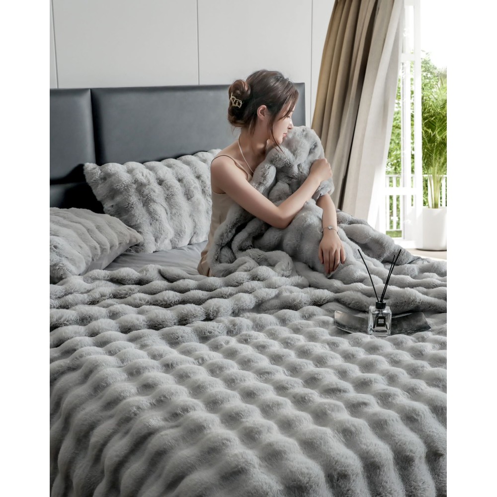 Lenjerie Luxury Pat Dublu, Jojo Home, ExtraPufoasa, din Blanita Artificiala tip Iepure, 6 piese, Gri deschis – imagine 6