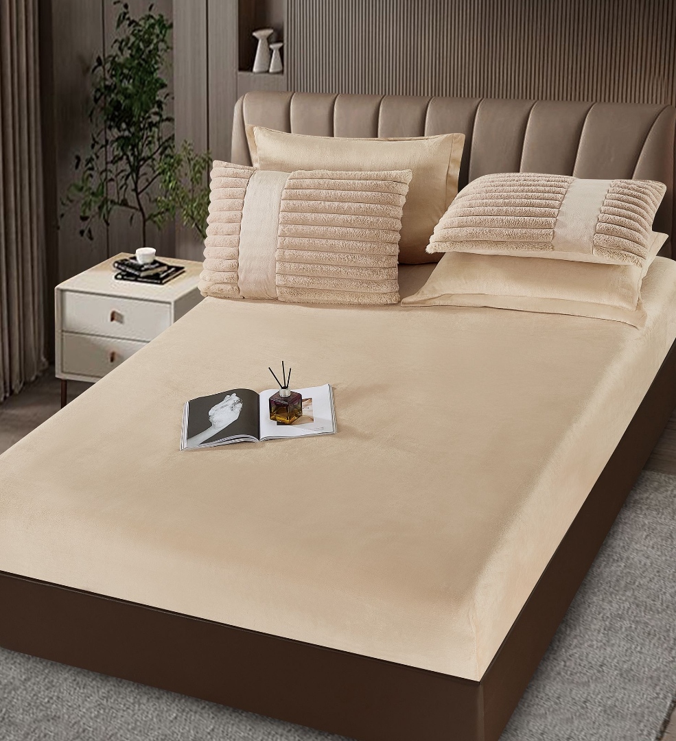 Poze Lenjerie de pat cu Pilota Inclusa, Jojo Home, Cearceaf cu Elastic, 6 Piese, Blana de Iepure Artificiala, Bej cumparamisim.ro