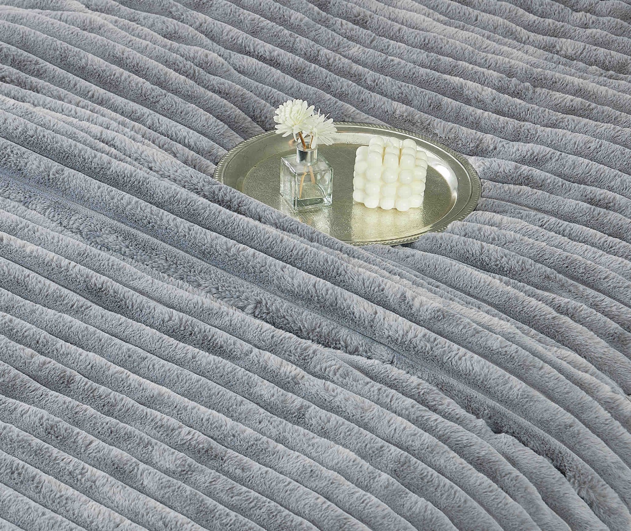 Poze Lenjerie de pat cu Pilota Inclusa, Jojo Home, Cearceaf cu Elastic, 6 Piese, Blana de Iepure Artificiala, Gri deschis cumparamisim.ro