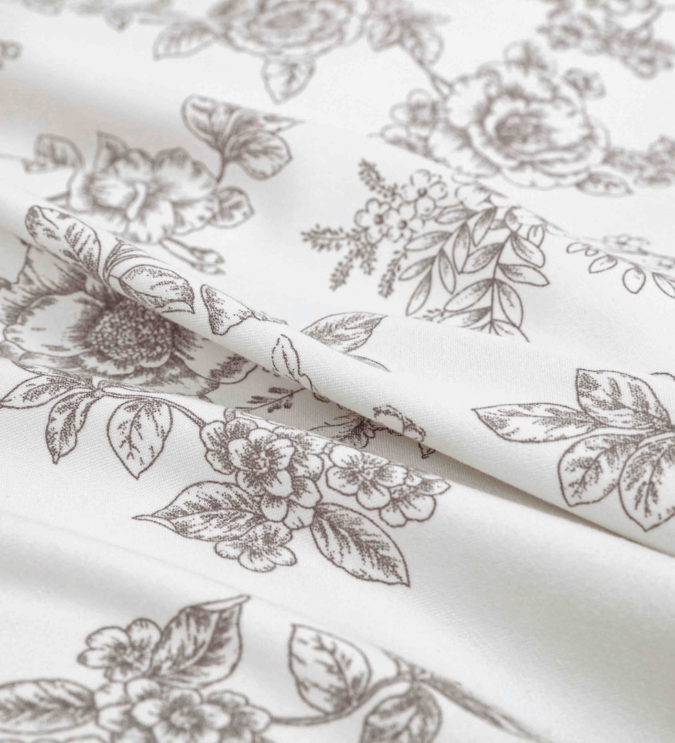 Poze Lenjerie pat dublu, FINET DeLuxe, 6 piese, cu ELASTIC, Jojo Home, Cutie Eleganta, Alb, Bleu, Flori cumparamisim.ro