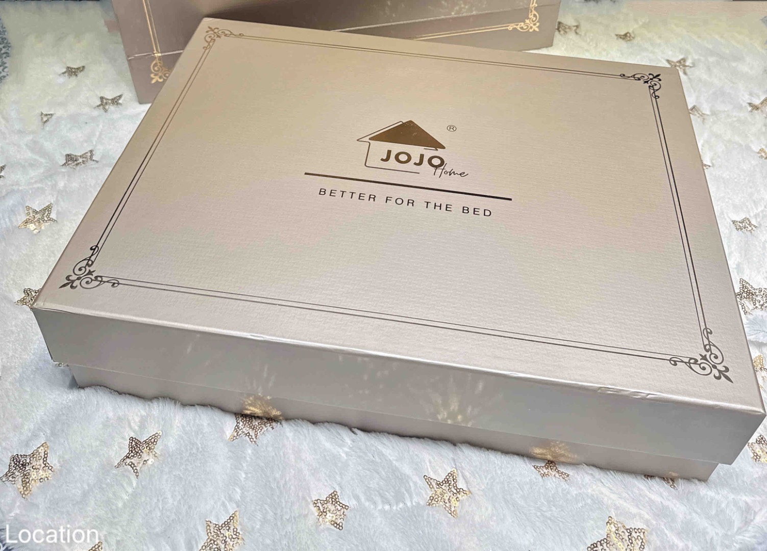 Poze Lenjerie pat dublu, FINET DeLuxe, 6 piese, cu ELASTIC, Jojo Home, Cutie Eleganta, Alb, Bleu, Flori cumparamisim.ro