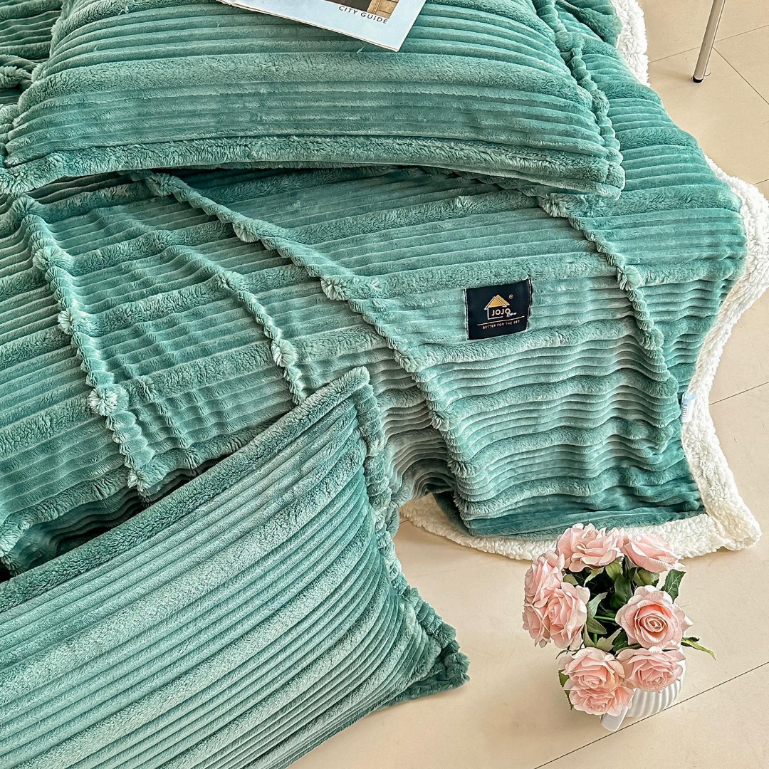 Patura CoCoLiNo cu blanita Sherpa, 200x230cm, cu Fermoar, cu 2 fete de perna 50x70cm, Jojo Home, Dungi, Verde deschis - imagine 6