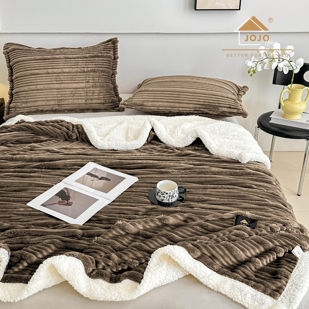 Patura CoCoLiNo cu blanita Sherpa, 200x230cm, cu Fermoar, cu 2 fete de perna 50x70cm, Jojo Home, Dungi, Maro - imagine 2