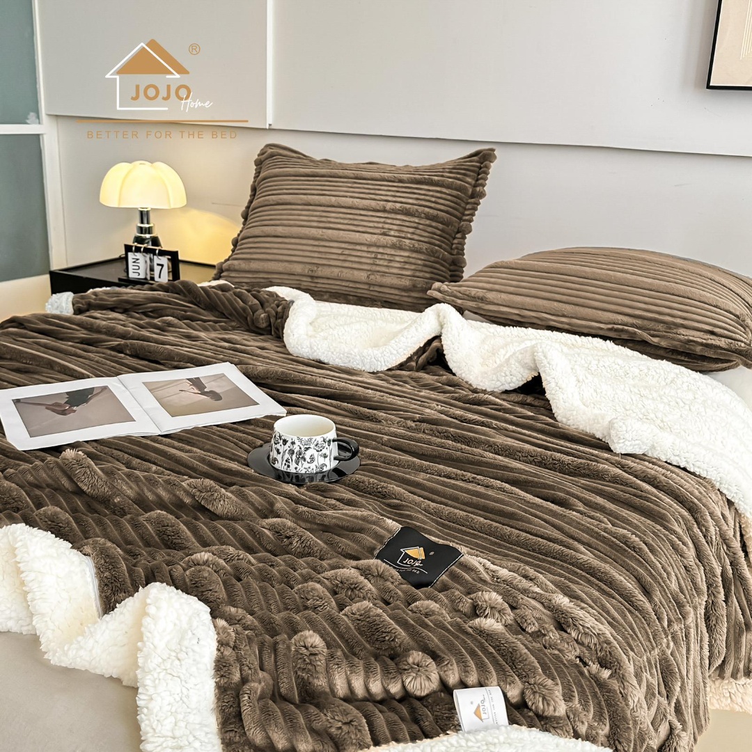Patura CoCoLiNo cu blanita Sherpa, 200x230cm, cu Fermoar, cu 2 fete de perna 50x70cm, Jojo Home, Dungi, Maro - imagine 3