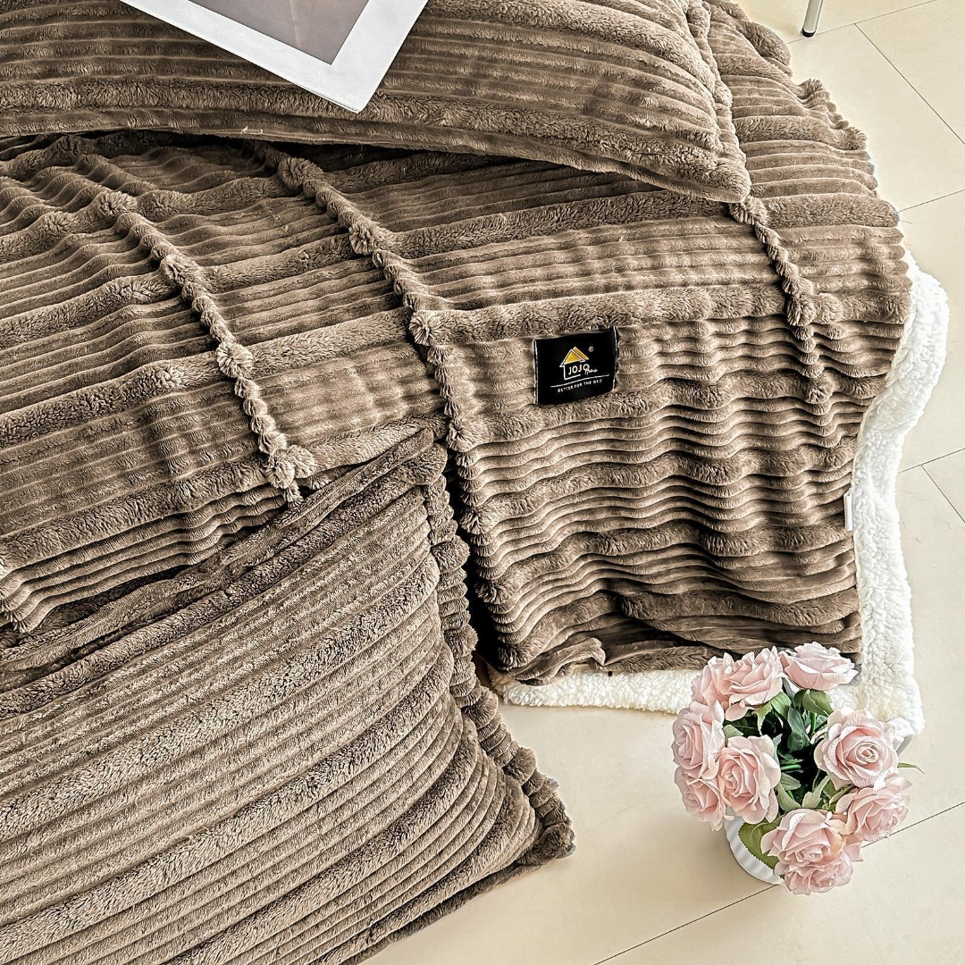 Patura CoCoLiNo cu blanita Sherpa, 200x230cm, cu Fermoar, cu 2 fete de perna 50x70cm, Jojo Home, Dungi, Maro - imagine 6