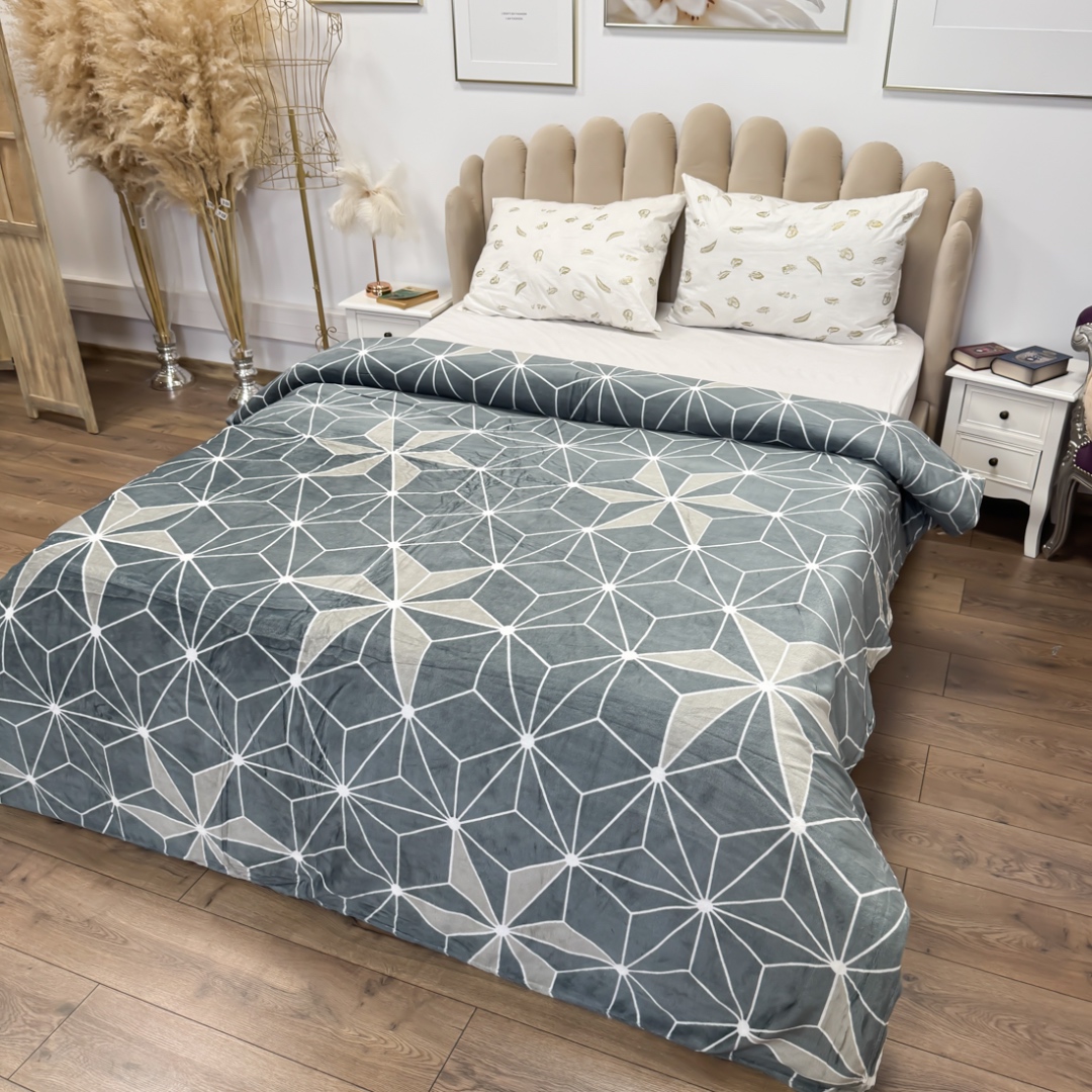 Patura Super Soft Cocolino, 200x230 cm – Rasfat absolut in zilele reci, Gri, stelute, forme geometrice - view 2