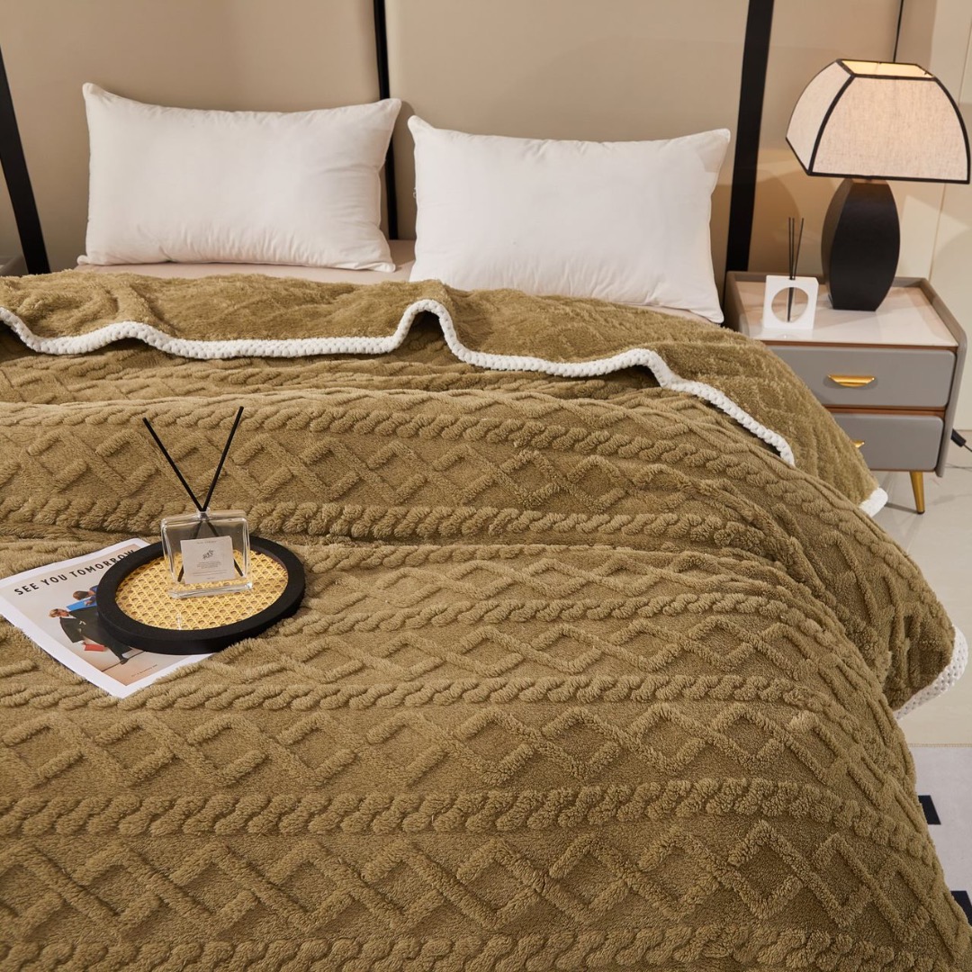 Patura Premium, 200x230cm, CoCoLiNo, Grofata, cu Model 3D Tip Tricotaj si Bordura din Blanita Contrastanta – Eleganta si Caldura Absoluta, Bej Maroniu - imagine 4