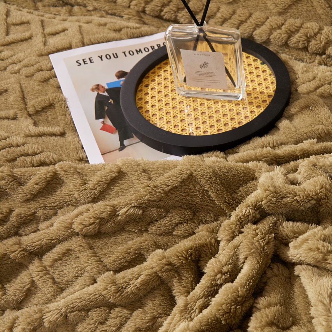 Patura Premium, 200x230cm, CoCoLiNo, Grofata, cu Model 3D Tip Tricotaj si Bordura din Blanita Contrastanta – Eleganta si Caldura Absoluta, Bej Maroniu - imagine 7