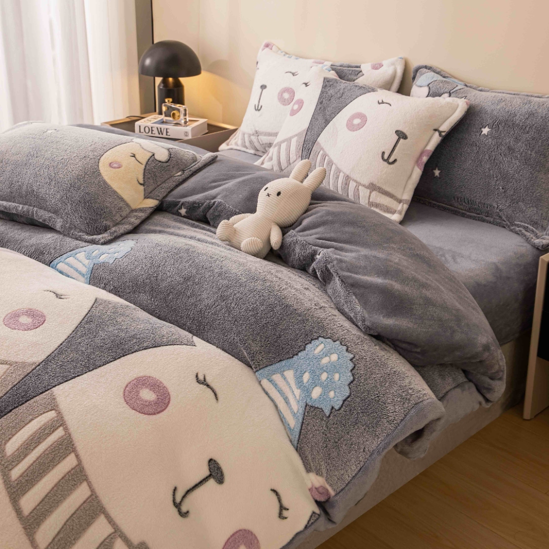 Lenjerie pat dublu, Super Pufoasa COCOLINO,cu ELASTIC, 4 piese, Jojo Home, Gri, Ursuleti - imagine 3