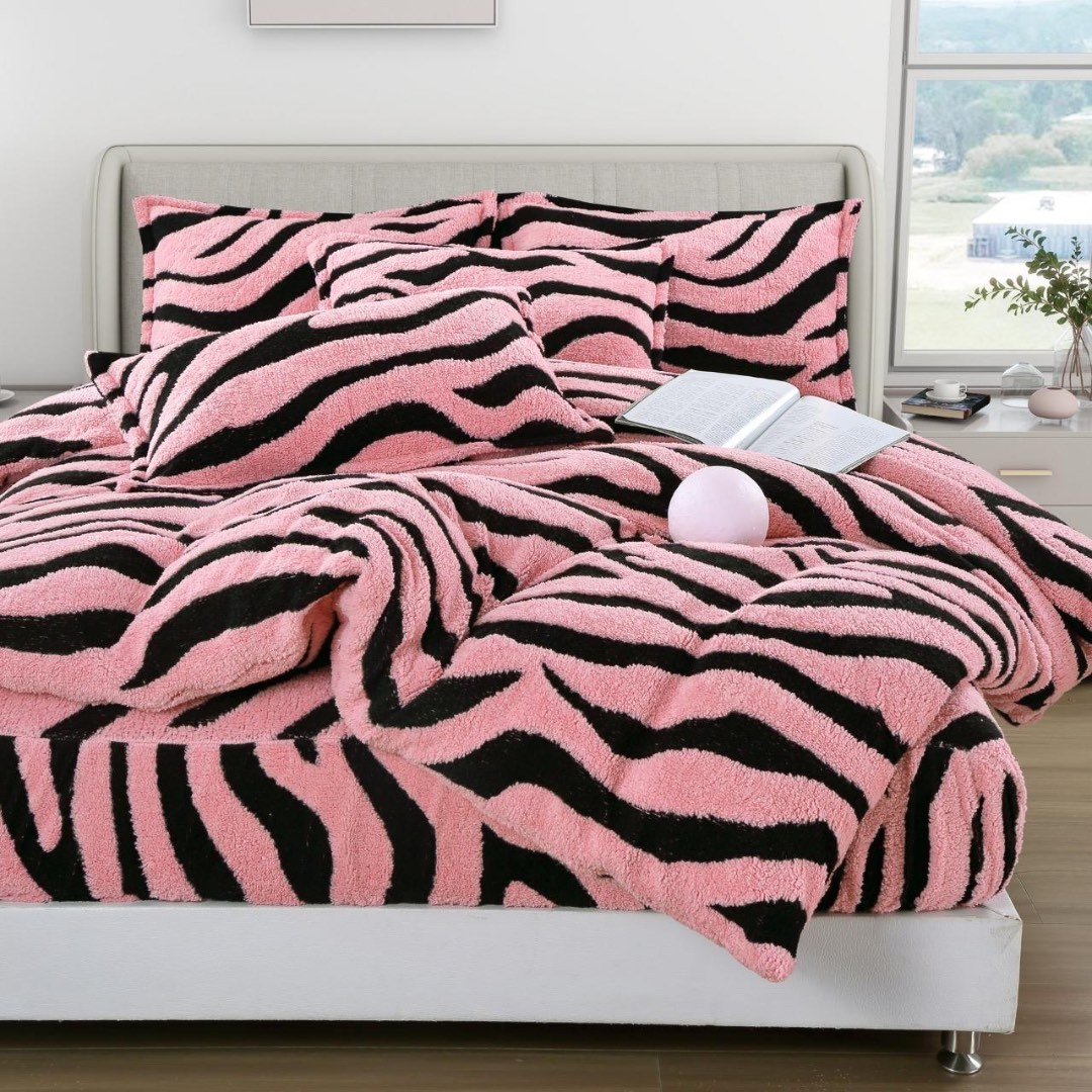 Lenjerie pat dublu, Super Pufoasa COCOLINO Sherpa, cu ELASTIC, 4 piese, Roz, Zebra Print - imagine 2