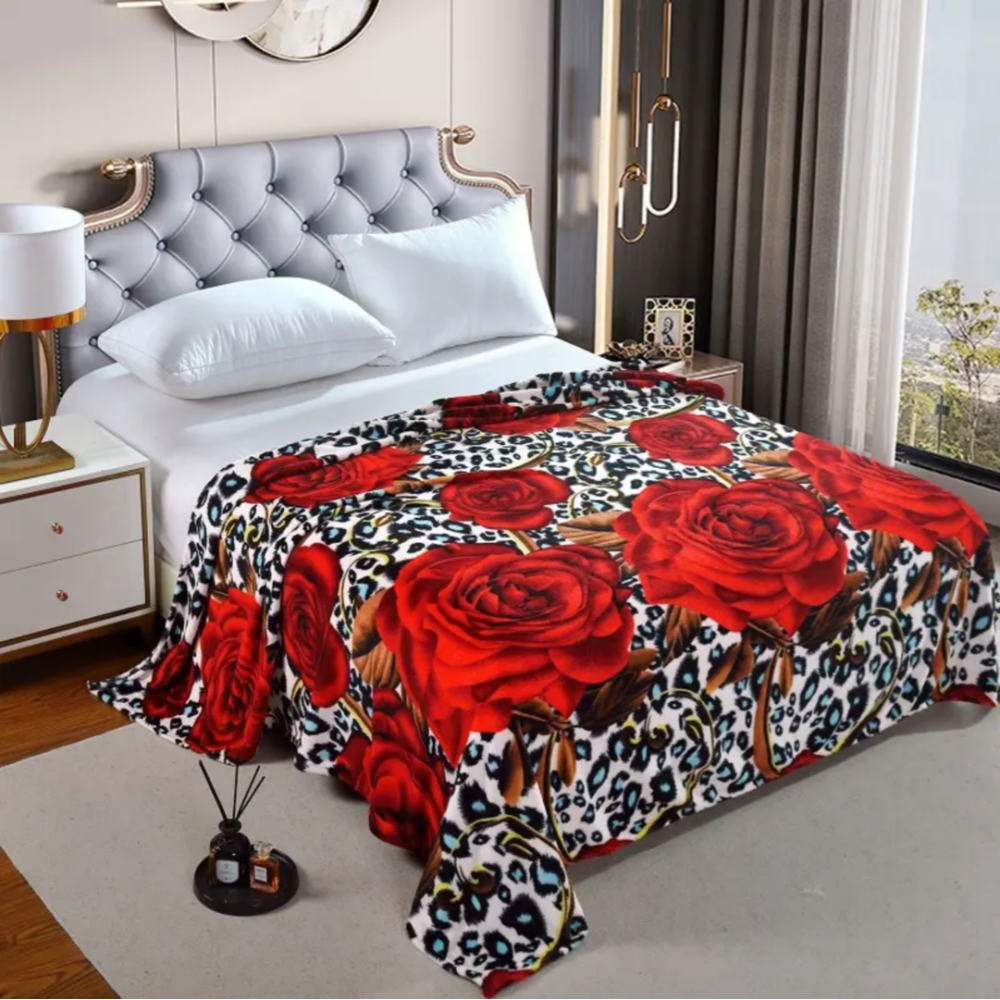 Patura pufoasa cocolino 200x230cm, 240g/mp, Alb, Negru, animal print, trandafiri – imagine 5
