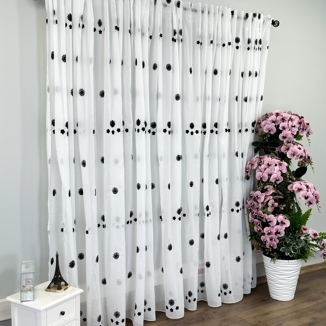 Perdea Crina din Voal Brodat, model cu flori negre, Alb, 140cm latime x 260cm inaltime, cu rejansa pt bara - view 4