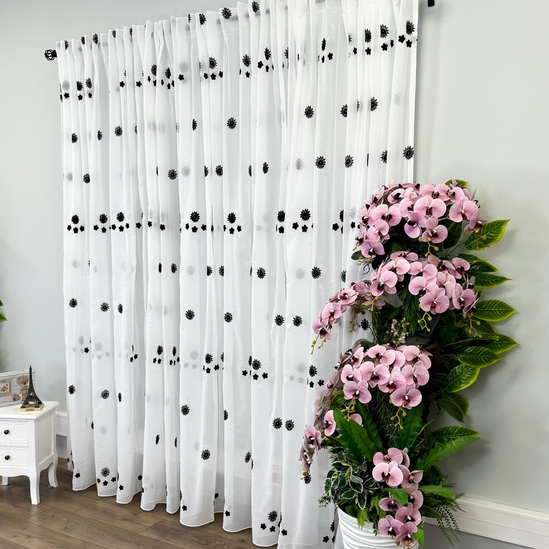 Perdea Crina din Voal Brodat, model cu flori negre, Alb, 140cm latime x 260cm inaltime, cu rejansa pt bara - view 5